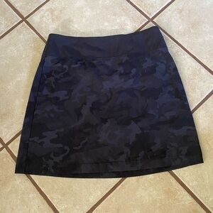 (A158)Madison d’Amelie Black Camo Golf Skort Size Small Like New